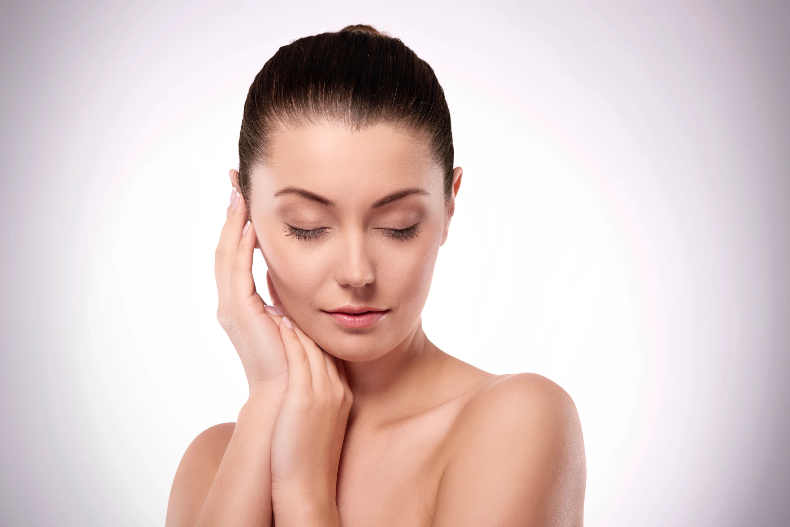 Clinical view of facial symmetry and dermal integrity for Facial Rejuvenation Surgery Dubai.