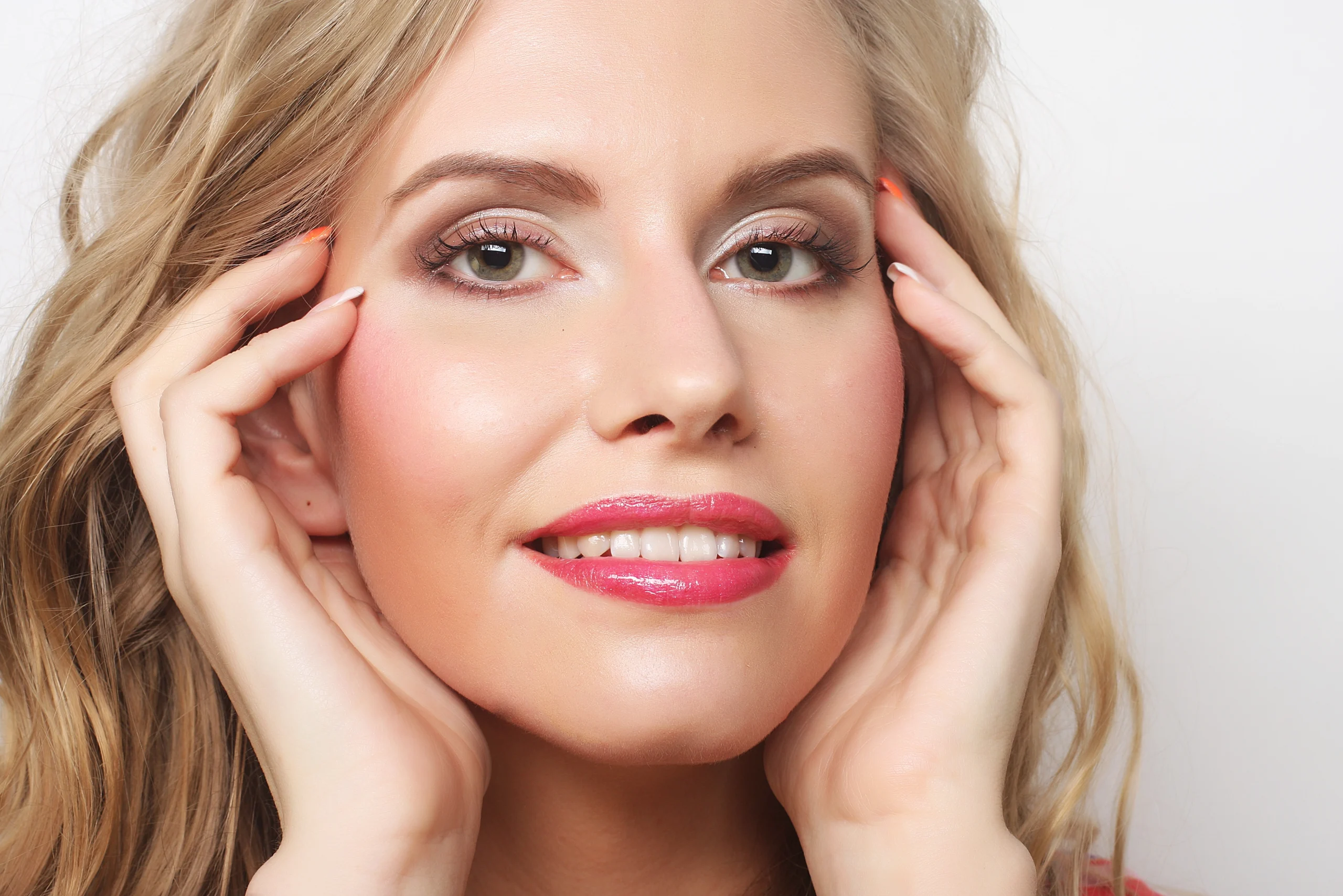 Detailed anatomical visualization of youthful facial symmetry achieved through an Eye lift and Lips Lift dubai.