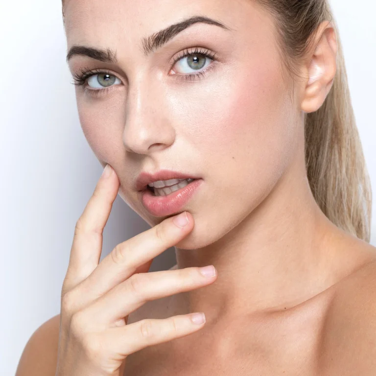 close-up-view-beautiful-woman-concept (1)