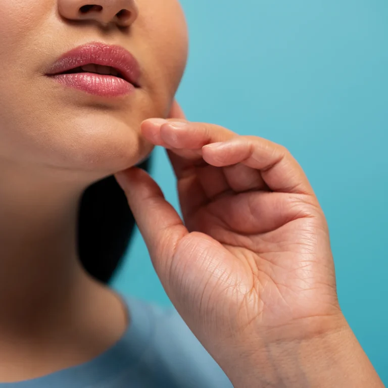 close-up-woman-s-lips (1)