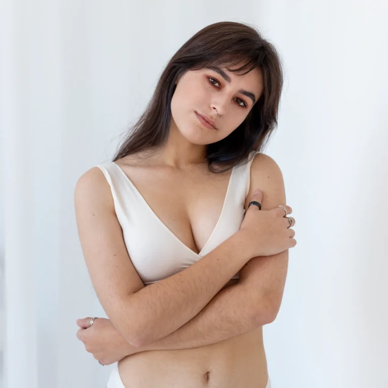 medium-shot-smiley-woman-posing